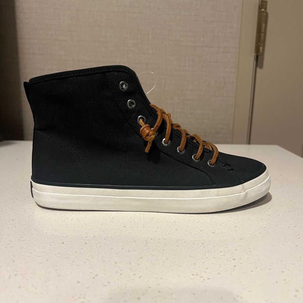 Like new Sperry high tops W8